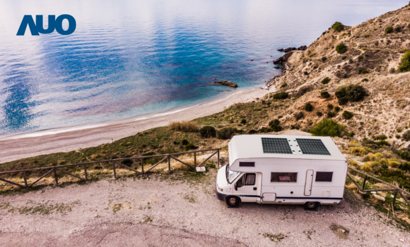 「可撓輕量化太陽光電板SunCurva」使用輕量特殊耐候型複合板取代傳統太陽能板的玻璃前板，不僅降低70%重量，每米平方僅3Kg；具有抗衝擊性能及通過電磁相容性測試，可應用於交通運輸工具，如露營車、遊艇等