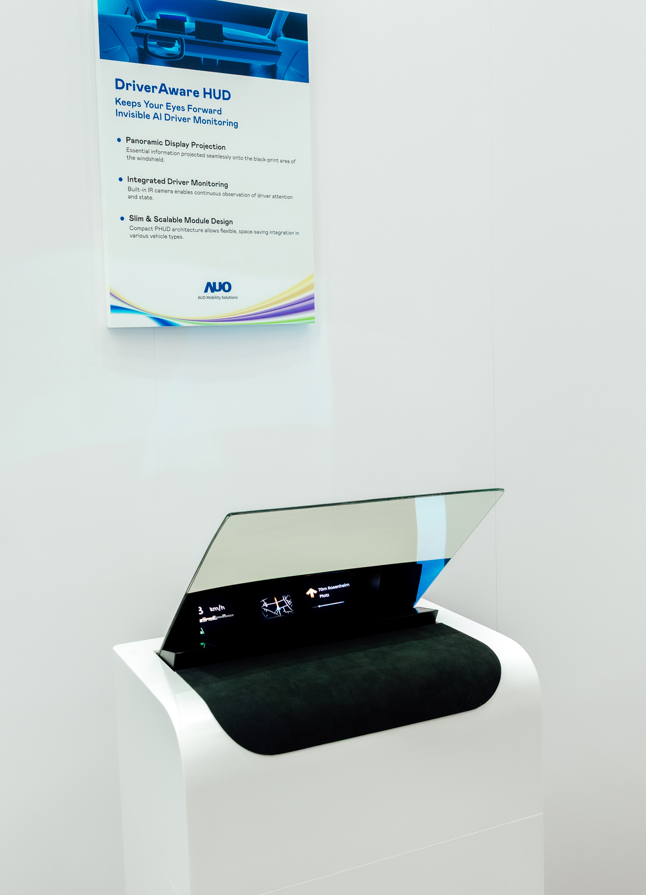 DriverAware HUD结合抬头显示器与隐藏式红外线摄影机，将车速、导航及警示讯息投影于挡风玻璃上，完美对齐驾驶目不离路的视线，同时，透过AI 监控驾驶注意力以提升安全性。